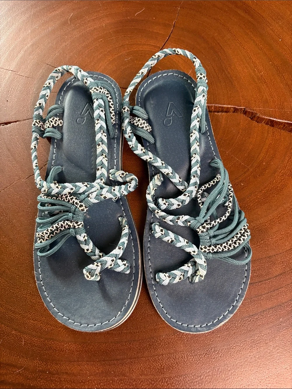 Vines Islandwear X-Strap Flat Sandals Sage Teal Braided Size 9